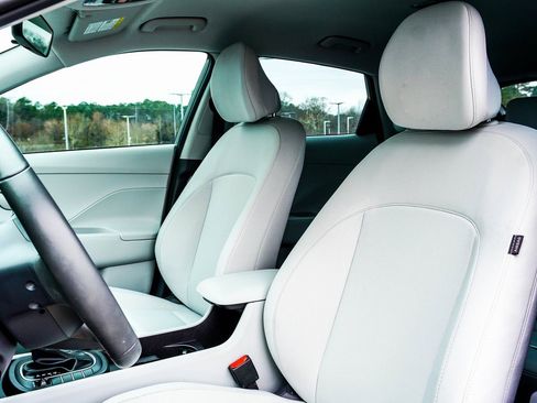 Used 2025 Hyundai Kona SEL image 27