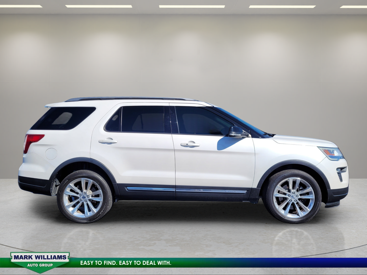 Used 2018 Ford Explorer XLT w/ Equipment Group 202A AWD/4WD image 2