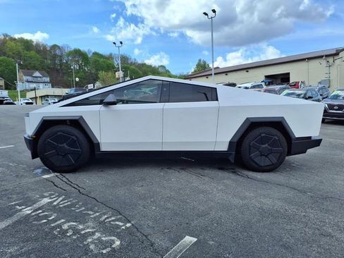 Used 2024 Tesla Cybertruck AWD Crew Cab image 4