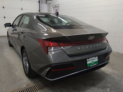 Used 2024 Hyundai Elantra SEL FWD image 5