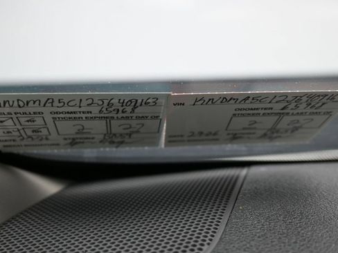 Used 2018 Kia Sedona L image 8