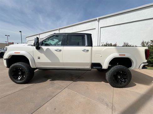 New 2025 GMC Sierra 2500 Denali w/ Denali Reserve Package image 3