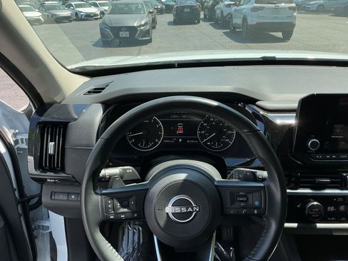 Used 2025 Nissan Pathfinder SV image 31