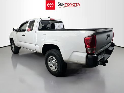Used 2018 Toyota Tacoma SR image 6