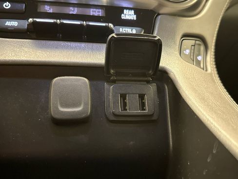 Used 2019 Chevrolet Suburban LT image 30