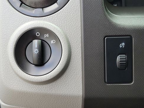 Certified 2018 Ford E-350 and Econoline 350 Super Duty w/ Power Windows & Locks Group image 17