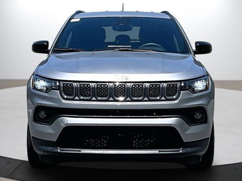 Used 2024 Jeep Compass Latitude AWD/4WD image 3