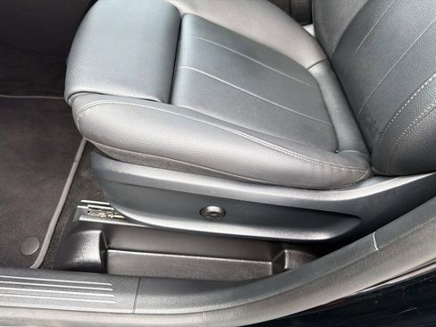 Used 2025 Mercedes-Benz GLA 250 image 17