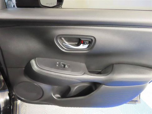 Used 2025 Honda HR-V LX image 32