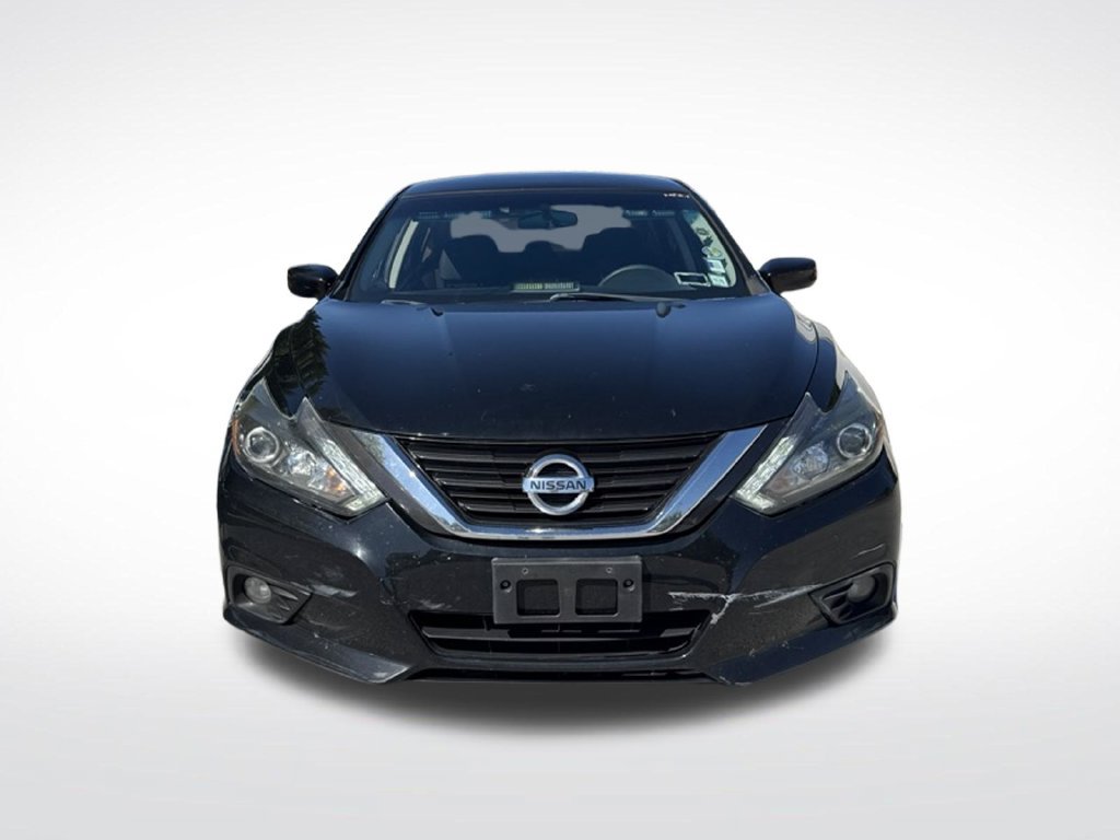 Used 2017 Nissan Altima 2.5 SR w/ Midnight Edition Package FWD image 3