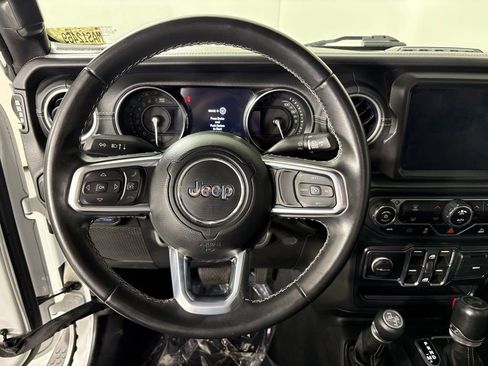 Used 2022 Jeep Wrangler Unlimited Sahara AWD/4WD image 21