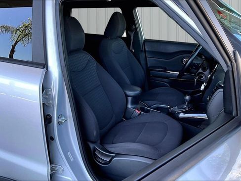 Used 2014 Kia Soul ! w/ Sun & Sound Package FWD image 17