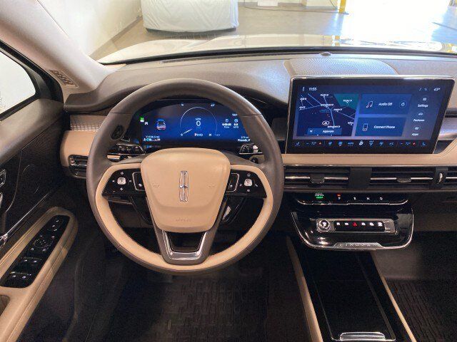Used 2023 Lincoln Corsair AWD w/ Equipment Group 101A image 11