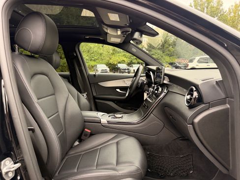 Used 2019 Mercedes-Benz GLC 300 4MATIC image 16