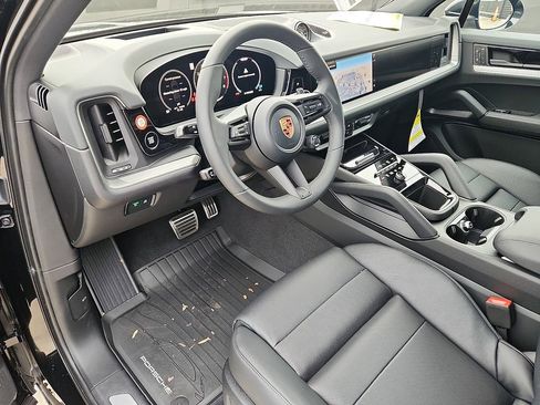 New 2026 Porsche Cayenne S image 4