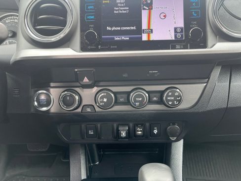 Used 2019 Toyota Tacoma TRD Off-Road image 17