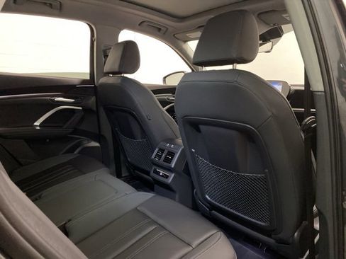 Used 2025 Audi Q5 Premium w/ Convenience Package image 19