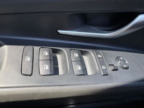 Used 2024 Hyundai Elantra SEL w/ Convenience Package image 30