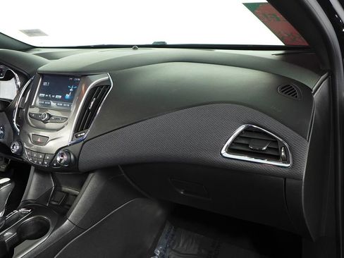 Used 2018 Chevrolet Cruze LT w/ Convenience Package image 14