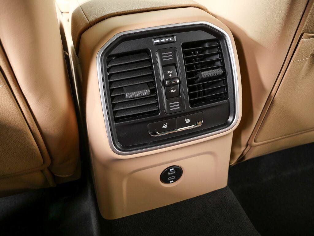 Certified 2026 Porsche Macan AWD/4WD image 21