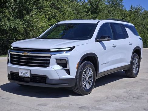New 2026 Chevrolet Traverse LT w/ Driver Confidence Package FWD image 3