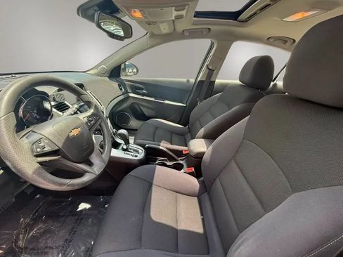 Used 2016 Chevrolet Cruze LT w/ Sun And Sound Package FWD image 9