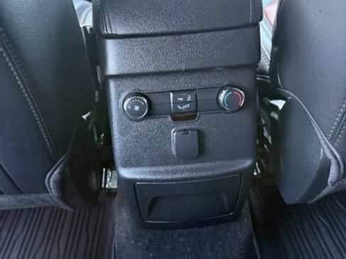 Used 2019 Ford Explorer XLT w/ Equipment Group 202A AWD/4WD image 39