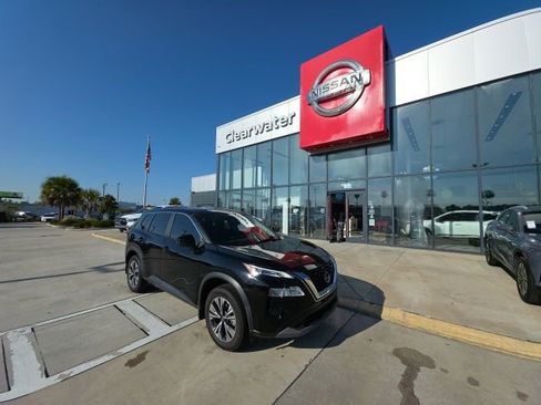 Used 2022 Nissan Rogue SV image 1