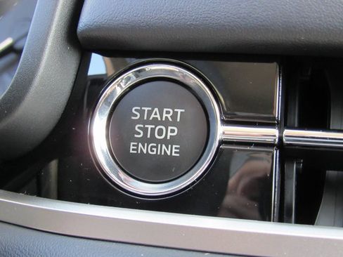 New 2025 Mitsubishi Outlander SE image 18