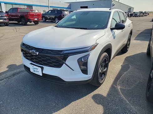 New 2026 Chevrolet Trax LT w/ Driver Confidence Package FWD image 1