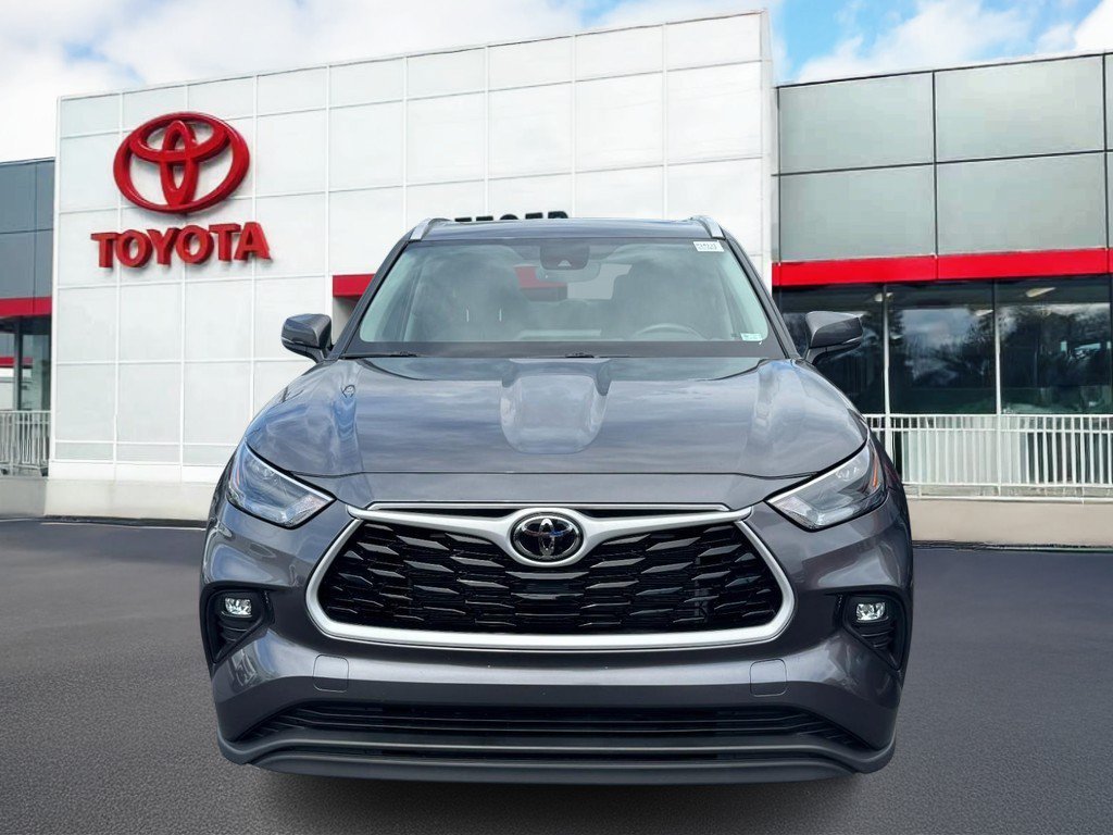 Used 2025 Toyota Highlander XLE AWD/4WD image 13