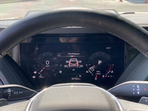 Used 2025 GMC Yukon XL Denali w/ Sun & Power Step Package image 12