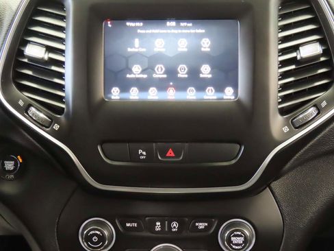 Used 2020 Jeep Cherokee Latitude Plus FWD image 13