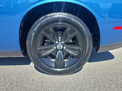 Used 2023 Dodge Challenger SXT RWD image 9