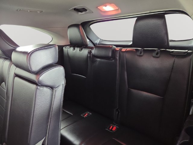 Used 2022 Toyota Highlander XLE AWD/4WD image 16