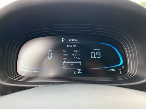 Used 2025 Hyundai Venue SEL image 15