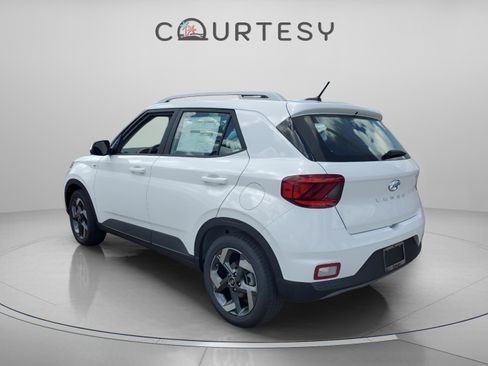 New 2025 Hyundai Venue SEL image 4