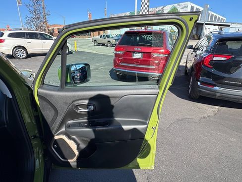 Used 2016 Jeep Renegade 75th Anniversary image 31