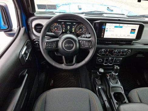Used 2025 Jeep Wrangler Unlimited Sport AWD/4WD image 2