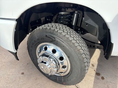 New 2026 RAM 3500 Big Horn AWD/4WD image 9