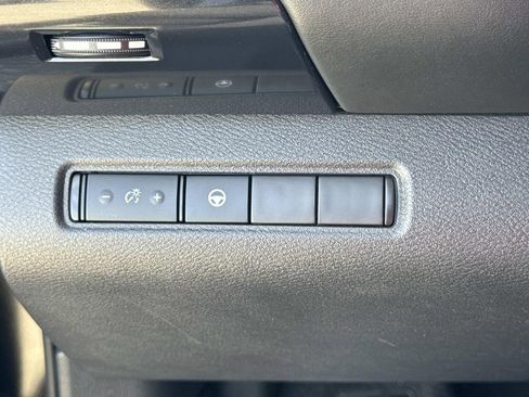 Certified 2022 Nissan Pathfinder SV FWD image 32