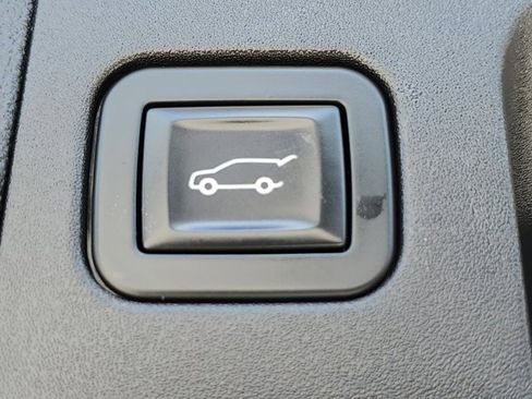 Used 2018 Cadillac XT5 Premium Luxury image 13