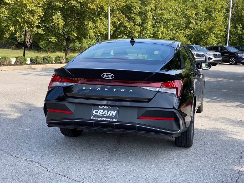 Used 2024 Hyundai Elantra SEL FWD image 8