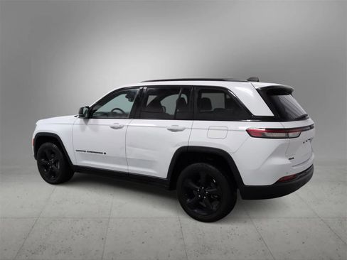 Certified 2023 Jeep Grand Cherokee Altitude image 6