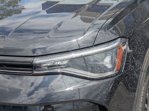 Used 2025 Volkswagen Taos SE FWD image 8