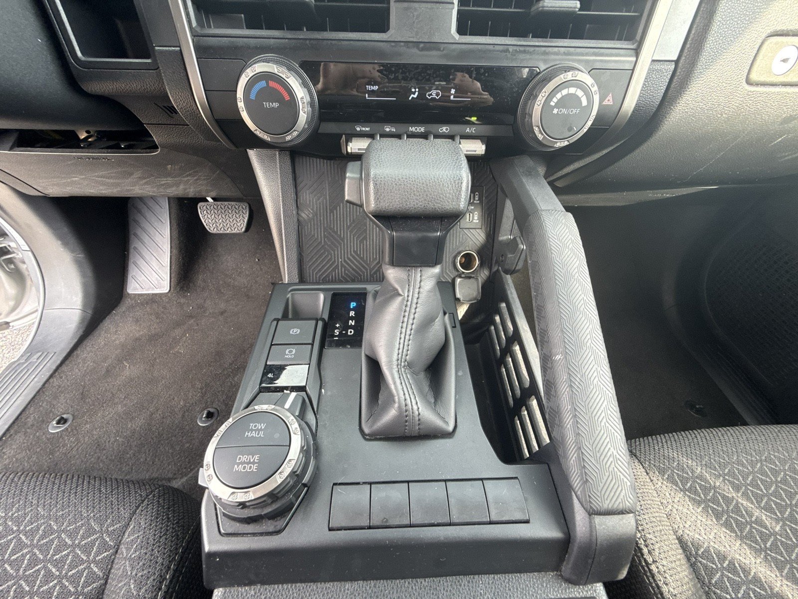 Used 2025 Toyota 4Runner SR5 AWD/4WD image 16