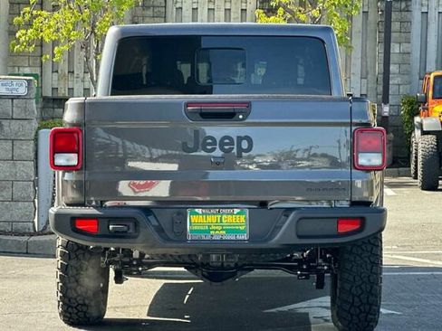 New 2025 Jeep Gladiator Sport image 5