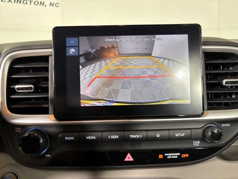 Used 2025 Hyundai Venue SEL FWD image 20
