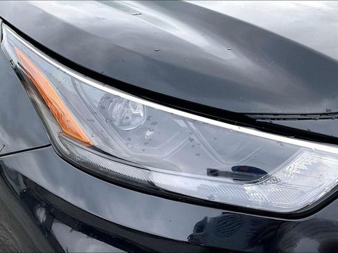 Used 2023 Toyota Highlander L image 32