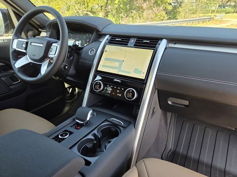 New 2026 Land Rover Discovery Limited Edition image 19